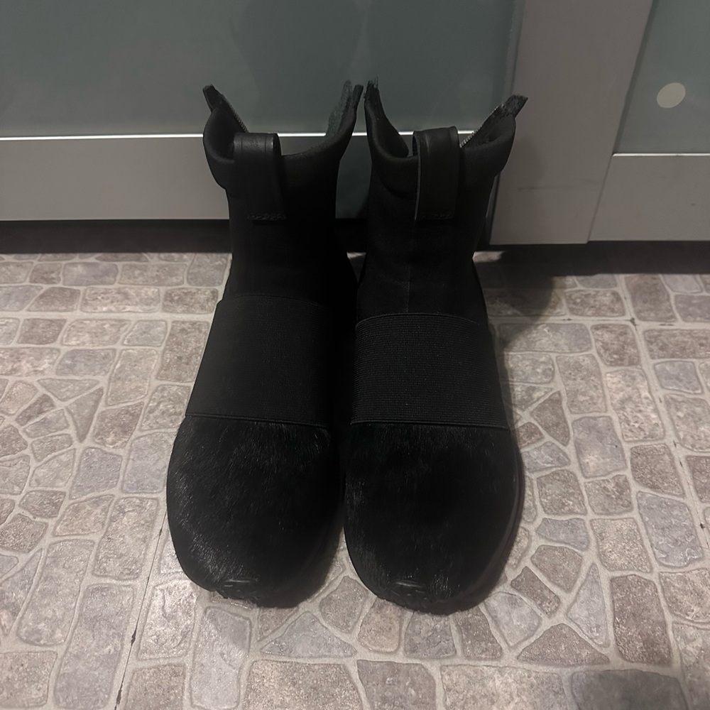 McQ by Alexander McQueen Black Athletic Shoes